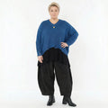 Kastiger Strick Überwurf in Blau aus Baumwolle Acryl Mix AKH Premium bei Modeare Oversize Lagenlook Damenmode großer Größen