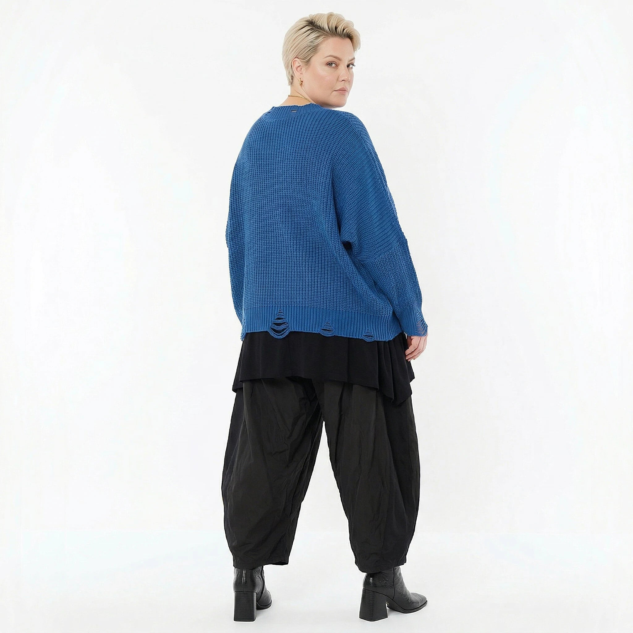 Kastiger Strick Überwurf in Blau aus Baumwolle Acryl Mix AKH Premium bei Modeare Oversize Lagenlook Damenmode großer Größen