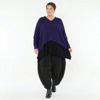 Oversize Strick Überwurf in Violett mit V-Ausschnitt und Destroyed Look von AKH Premium bei Modeare entdecken