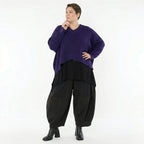 Oversize Strick Überwurf in Violett mit V-Ausschnitt und Destroyed Look von AKH Premium bei Modeare entdecken