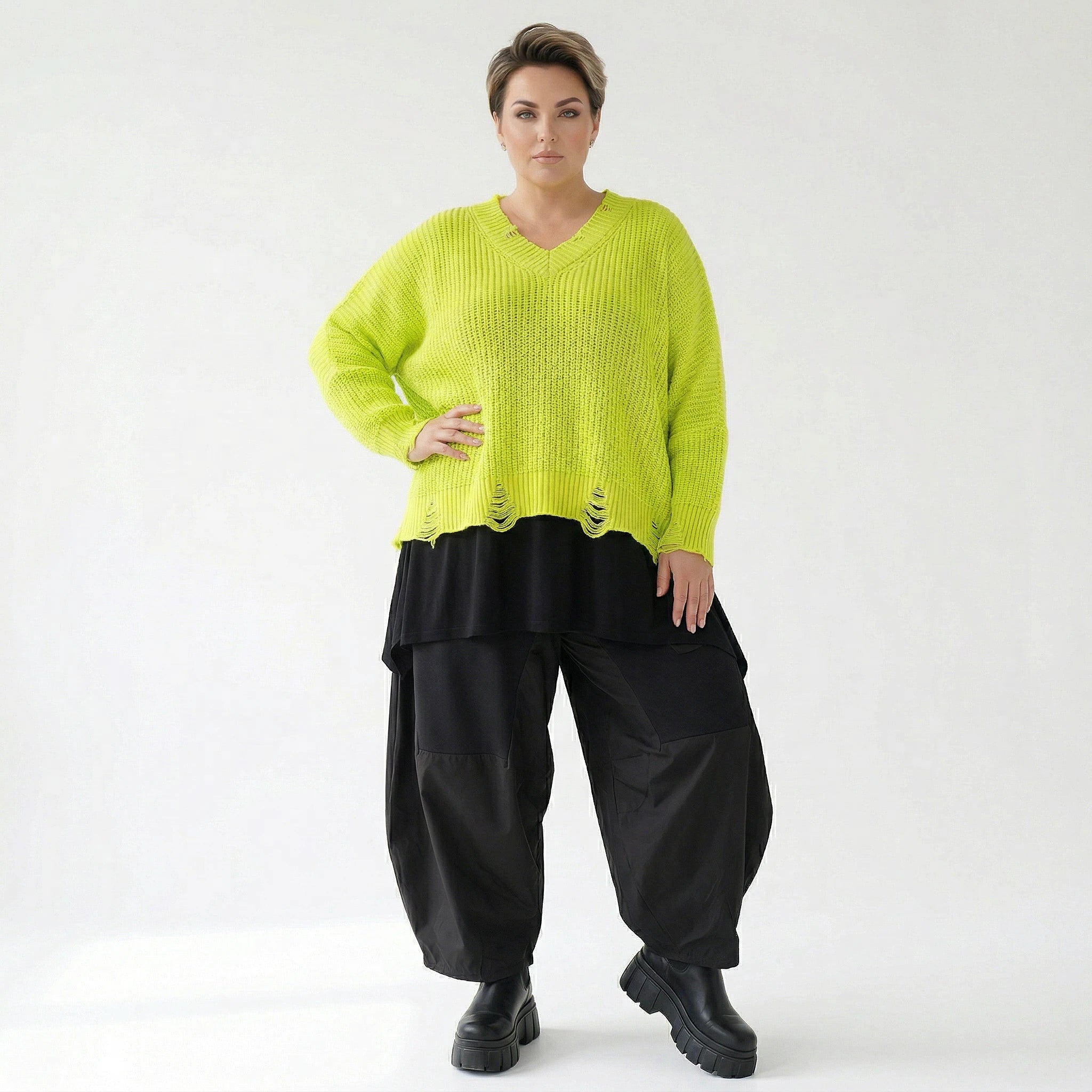 Kastiger Strick Überwurf Oversize mit Destroyed Optik aus Baumwolle Acryl AKH Premium bei Modeare für Lagenlook Damenmode
