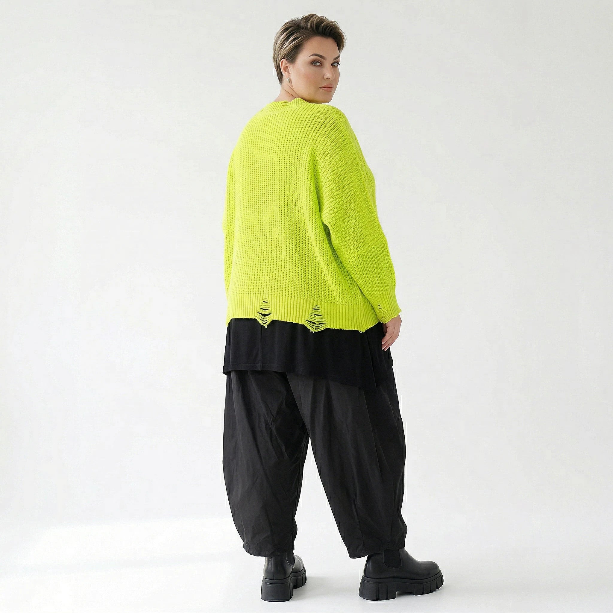 Kastiger Strick Überwurf Oversize mit Destroyed Optik aus Baumwolle Acryl AKH Premium bei Modeare für Lagenlook Damenmode