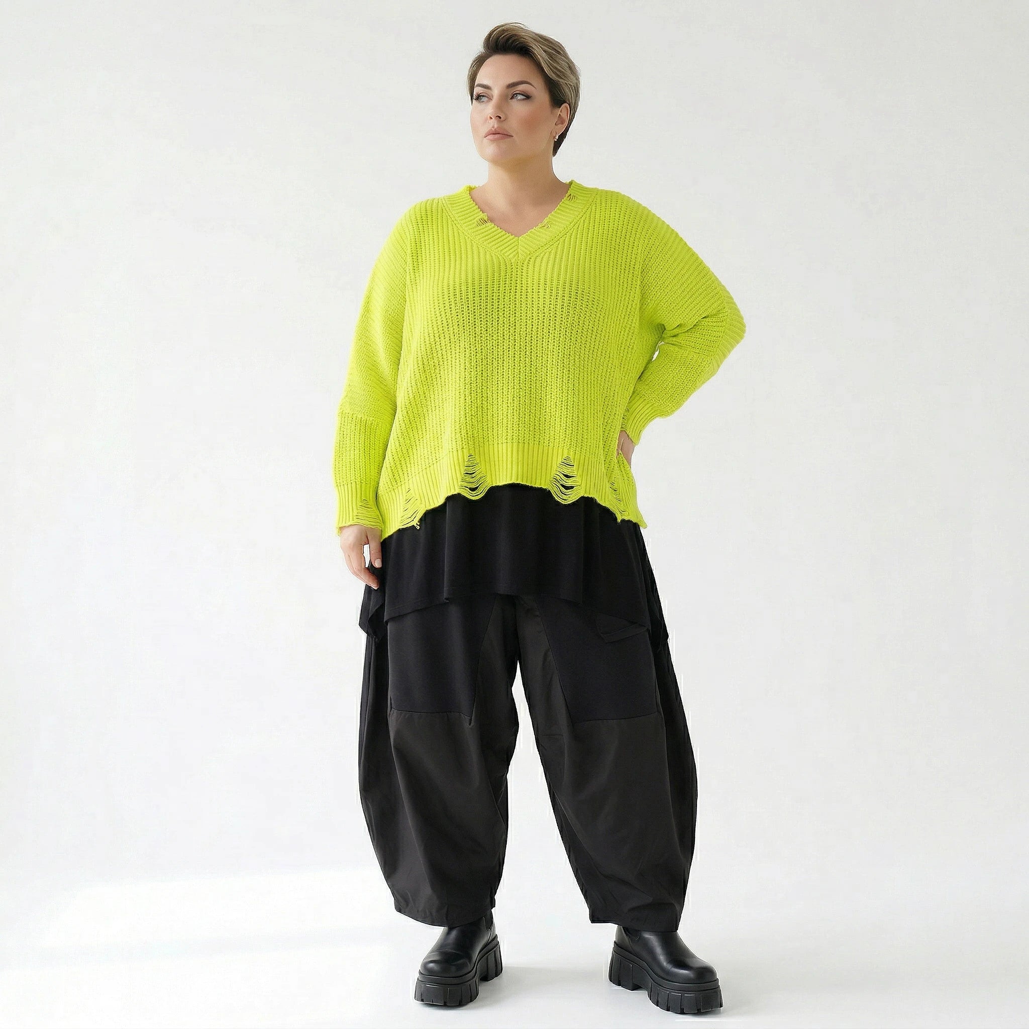 Kastiger Strick Überwurf Oversize mit Destroyed Optik aus Baumwolle Acryl AKH Premium bei Modeare für Lagenlook Damenmode