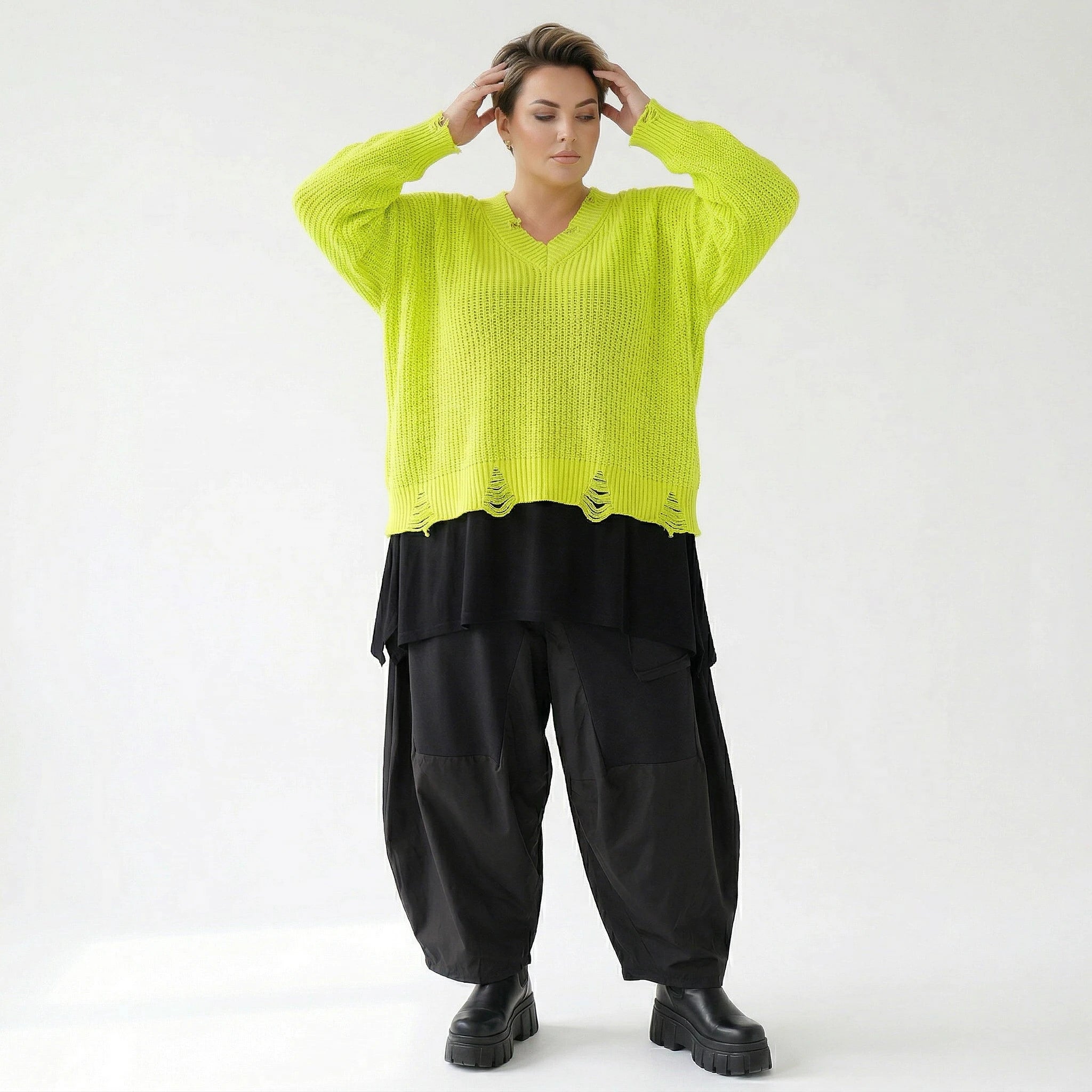 Kastiger Strick Überwurf Oversize mit Destroyed Optik aus Baumwolle Acryl AKH Premium bei Modeare für Lagenlook Damenmode
