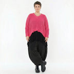 Kastiger Strick Überwurf in Rosa mit V Ausschnitt und Destroyed Look von AKH Premium bei Modeare Oversize Damenmode