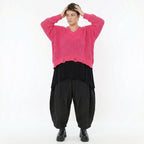 Kastiger Strick Überwurf in Rosa mit V Ausschnitt und Destroyed Look von AKH Premium bei Modeare Oversize Damenmode