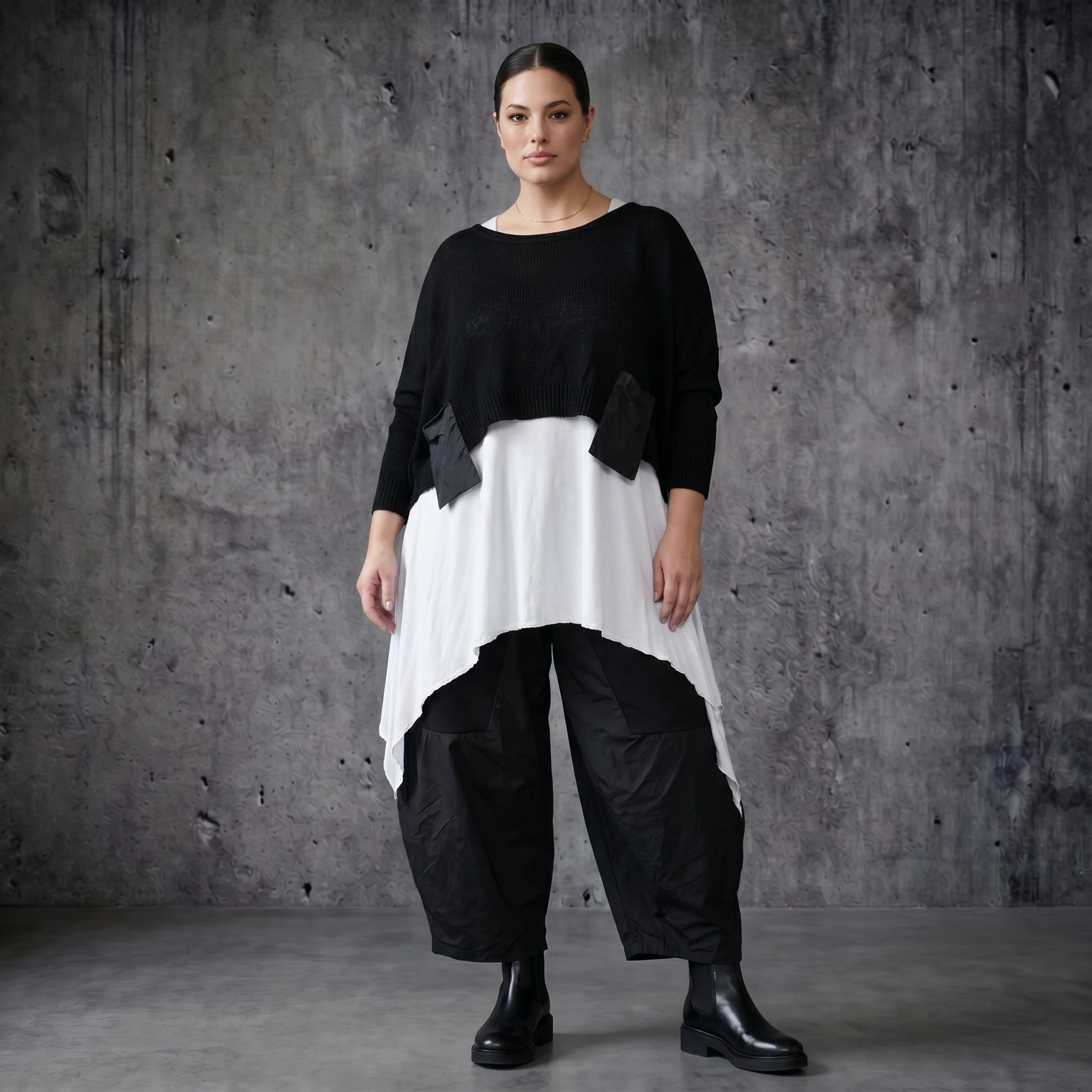 Oversize Strick Überwurf mit Memory Effekt aus Baumwolle AKH Premium bei Modeare Lagenlook Damen Schwarz Kastig Modern
