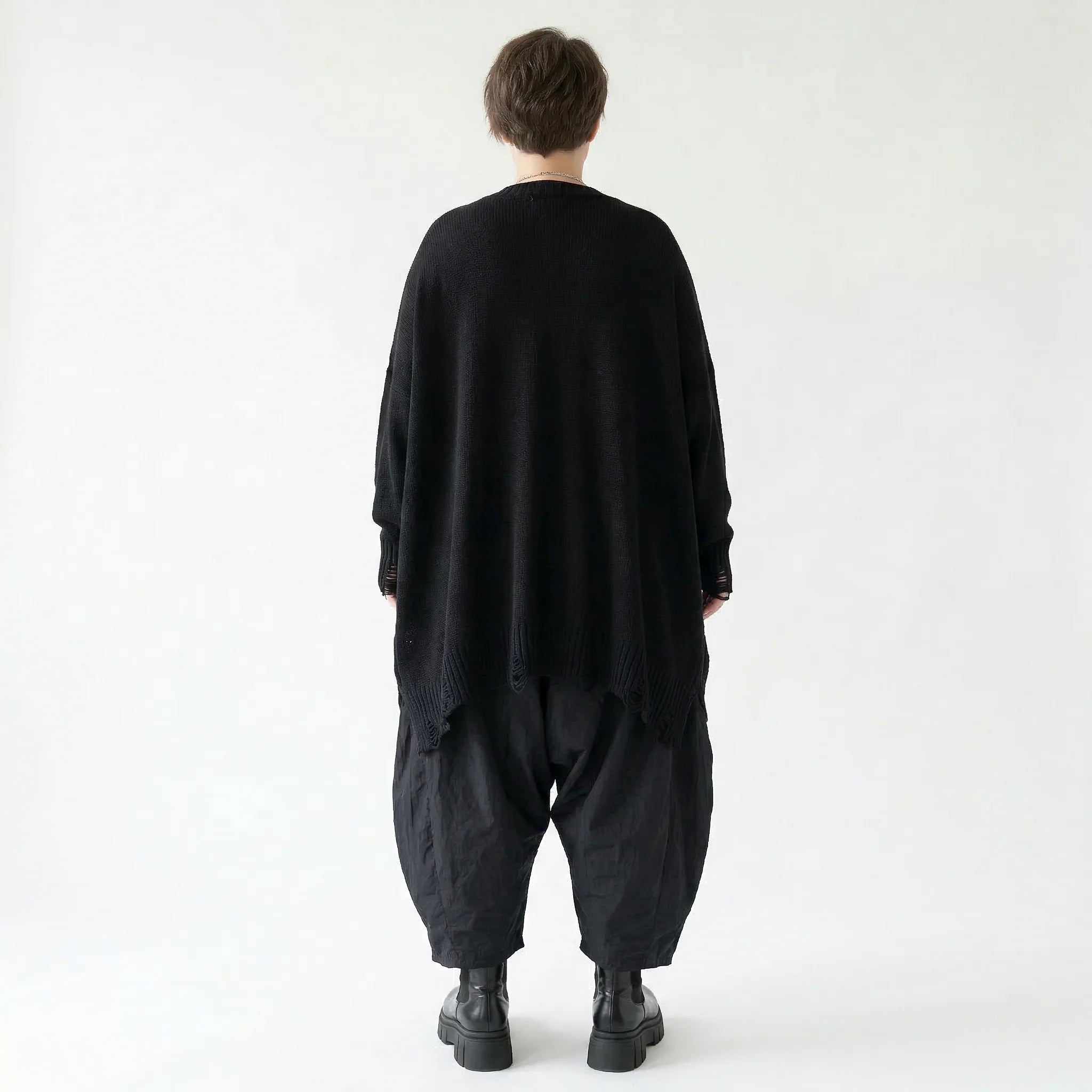 Oversize Strickjacke A Form aus Baumwolle mit Destroyed Optik von AKH Premium bei Modeare Lagenlook Avantgarde Damenjacke
