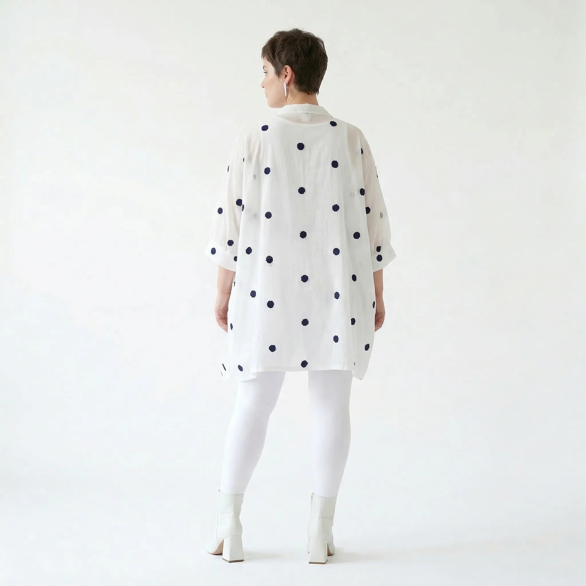 Oversize Bluse transparent Baumwolle Punkte A-Linie luftig modern AKH Premium Modeare stilvolle Lagenlook Bluse weiss blau Damen