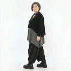 Oversize Strickjacke aus Baumwolle mit Destroyed Optik von AKH Premium bei Modeare Lagenlook Damen Jacke schwarz kastig