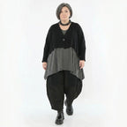 Oversize Strickjacke aus Baumwolle mit Destroyed Optik von AKH Premium bei Modeare Lagenlook Damen Jacke schwarz kastig
