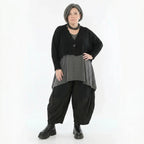 Oversize Strickjacke aus Baumwolle mit Destroyed Optik von AKH Premium bei Modeare Lagenlook Damen Jacke schwarz kastig