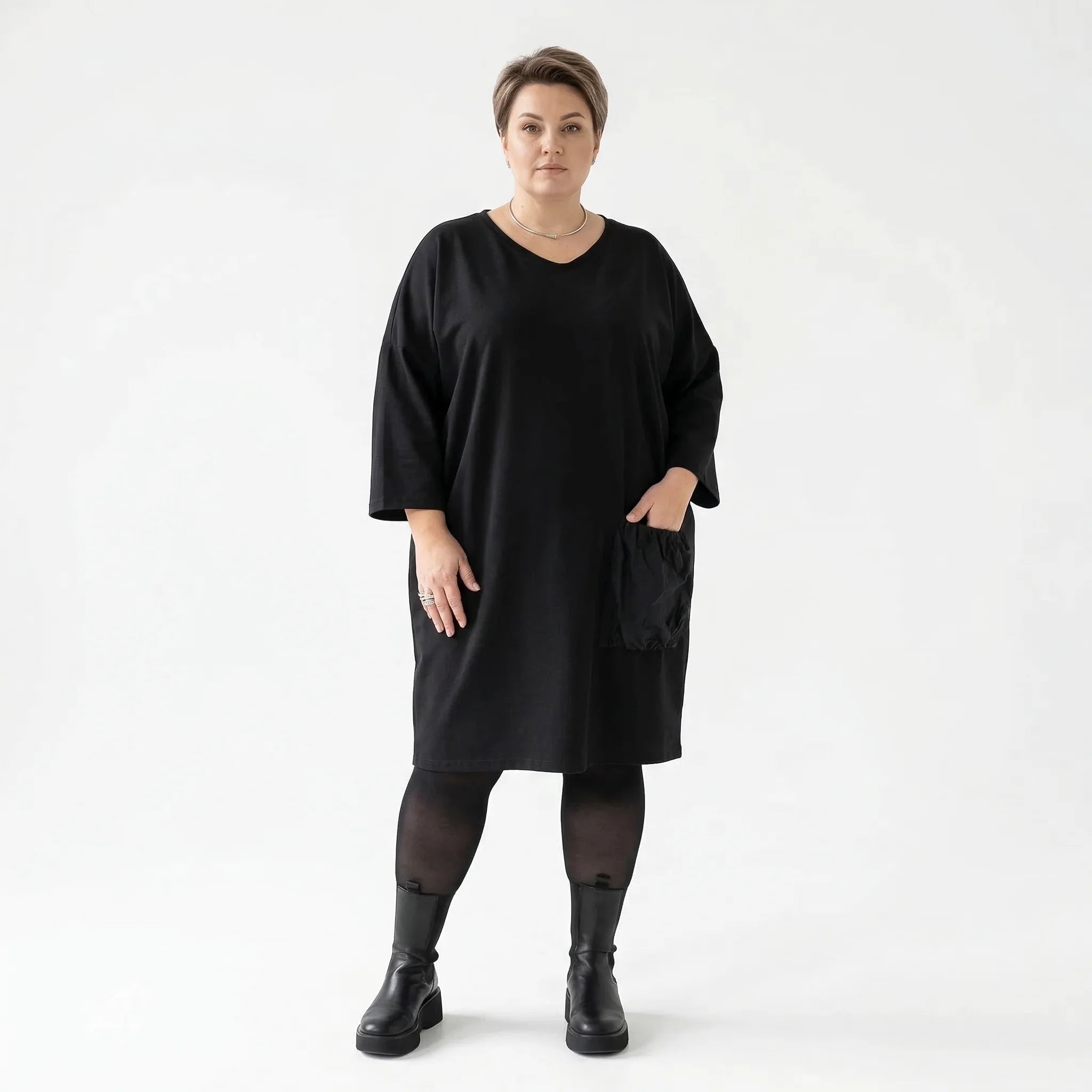 Oversize Kleid schwarz Jacquard Stretch mit Tasche AKH Premium Modeare Damenmode Lagenlook bequem elegant große Größen