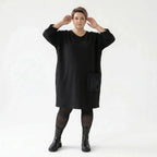 Oversize Kleid schwarz Jacquard Stretch mit Tasche AKH Premium Modeare Damenmode Lagenlook bequem elegant große Größen