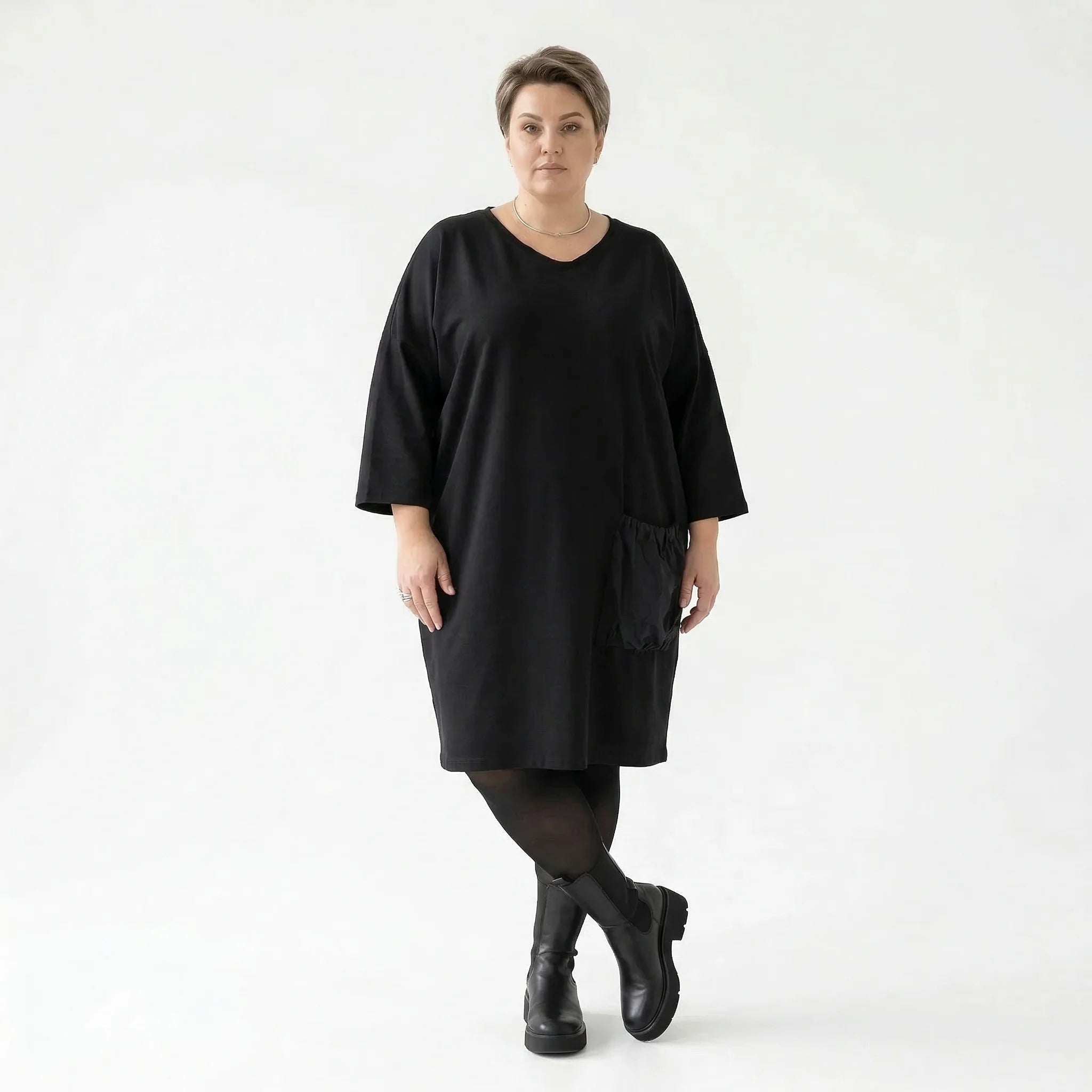 Oversize Kleid schwarz Jacquard Stretch mit Tasche AKH Premium Modeare Damenmode Lagenlook bequem elegant große Größen