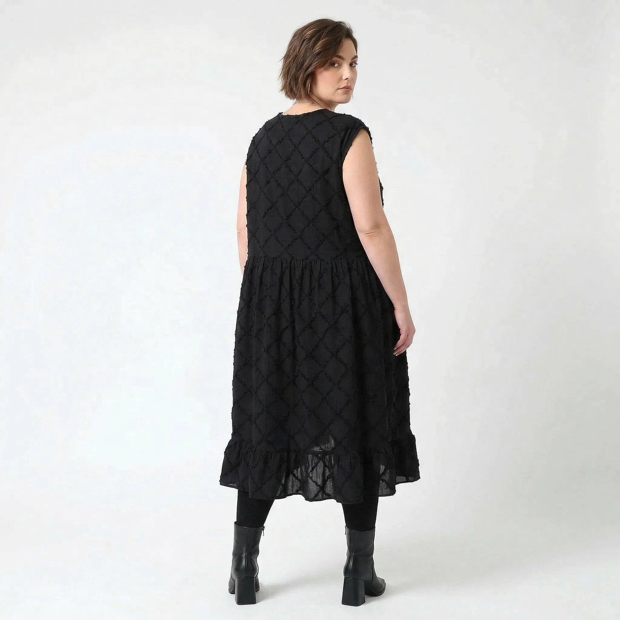 Oversize Baumwollkleid schwarz A Form mit Struktur und Wickelausschnitt AKH Premium Modeare luftig leicht Lagenlook Damenmode