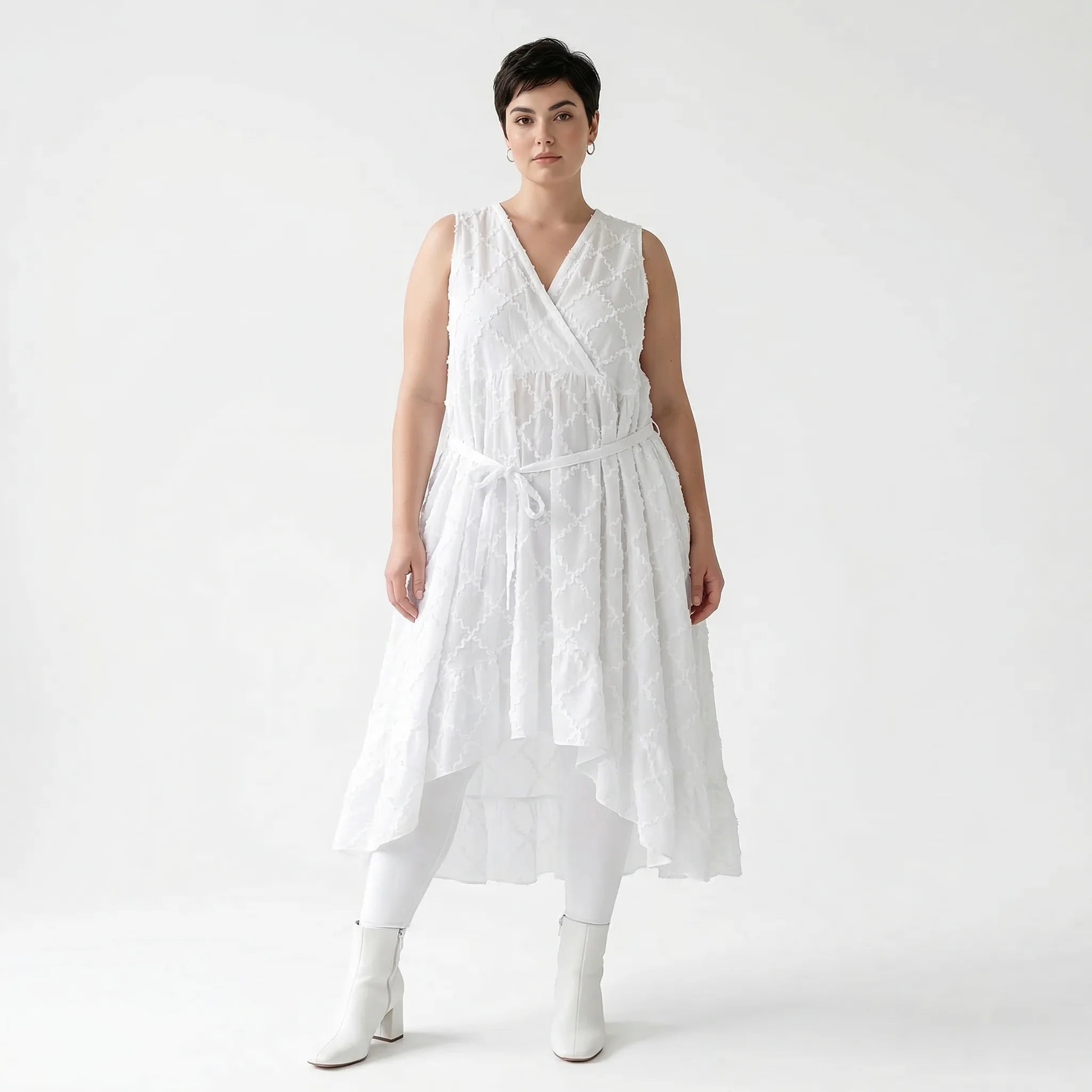 Weisses Baumwollkleid in A Form mit Wickelausschnitt und Vokuhila aus Popeline AKH Premium bei Modeare Oversize Lagenlook Maxikleid pur
