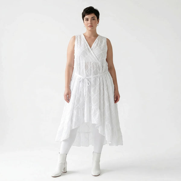 Weisses Baumwollkleid in A Form mit Wickelausschnitt und Vokuhila aus Popeline AKH Premium bei Modeare Oversize Lagenlook Maxikleid pur