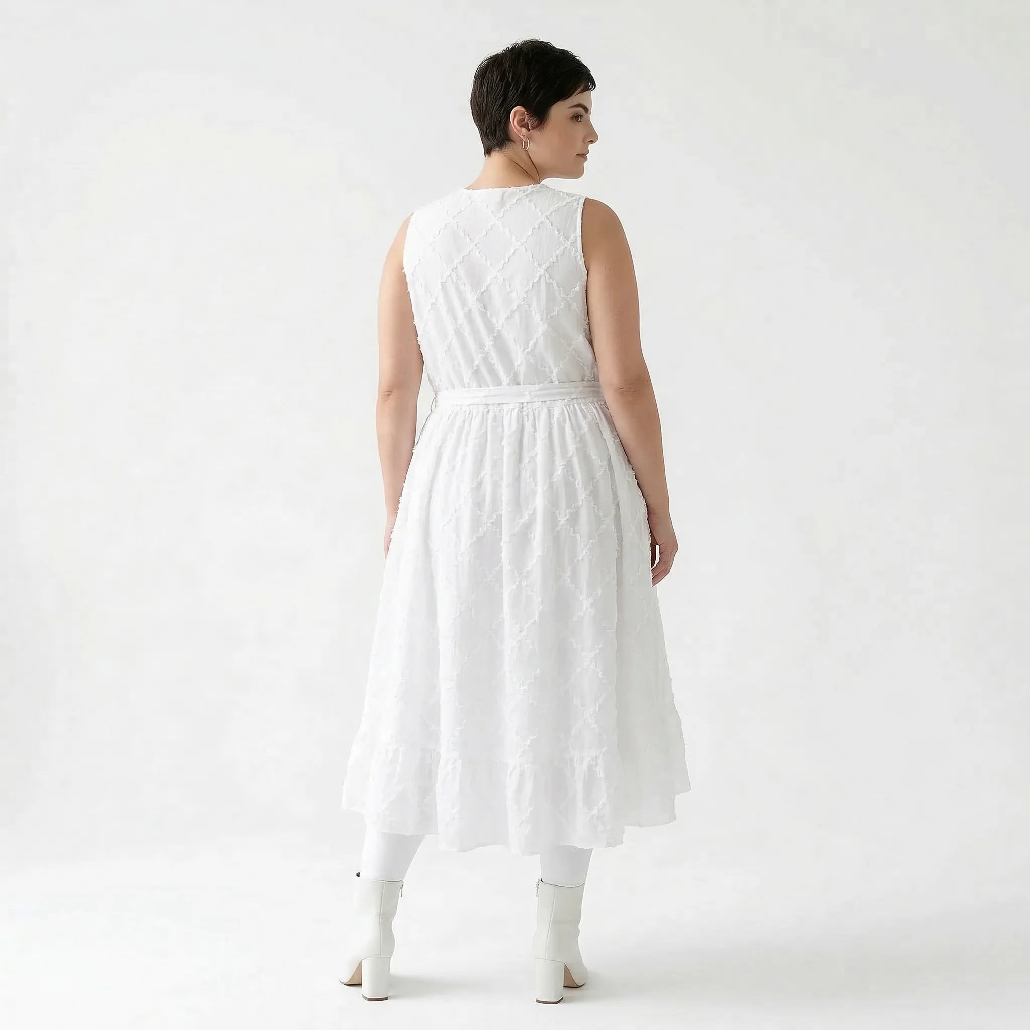 Weisses Baumwollkleid in A Form mit Wickelausschnitt und Vokuhila aus Popeline AKH Premium bei Modeare Oversize Lagenlook Maxikleid pur