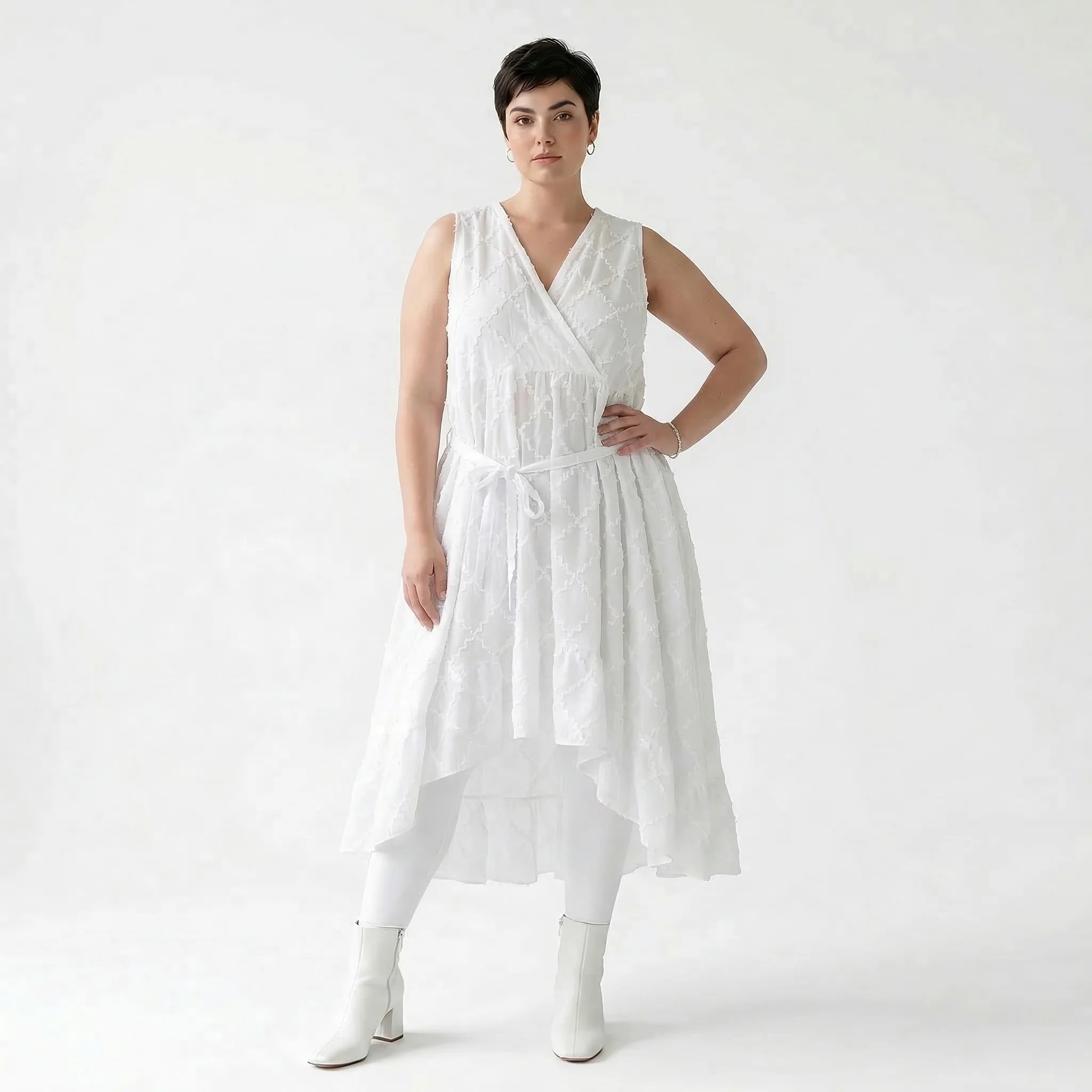 Weisses Baumwollkleid in A Form mit Wickelausschnitt und Vokuhila aus Popeline AKH Premium bei Modeare Oversize Lagenlook Maxikleid pur