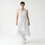 Weisses Baumwollkleid in A Form mit Wickelausschnitt und Vokuhila aus Popeline AKH Premium bei Modeare Oversize Lagenlook Maxikleid pur