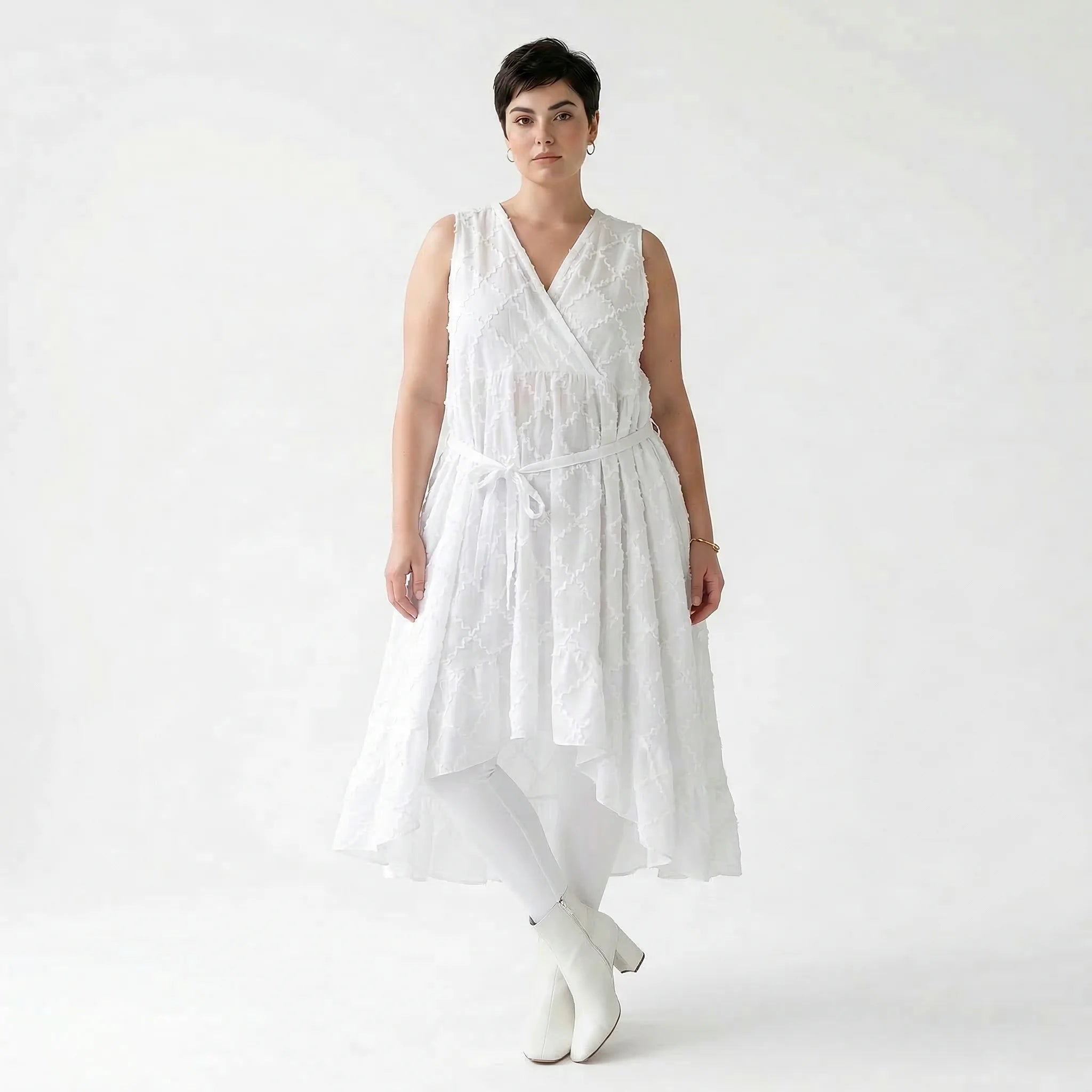 Weisses Baumwollkleid in A Form mit Wickelausschnitt und Vokuhila aus Popeline AKH Premium bei Modeare Oversize Lagenlook Maxikleid pur