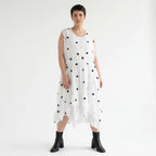 Baumwollkleid mit Punktstruktur Wickeloptik luftig A-Form AKH Premium Modeare modernes Sommerkleid Oversize Look