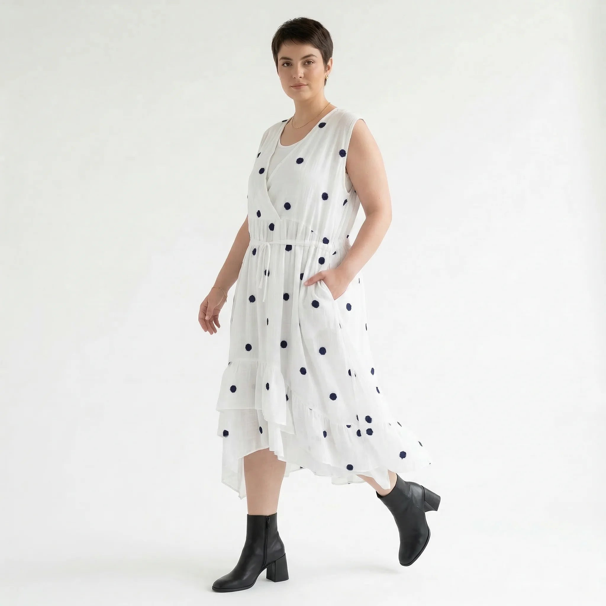 Baumwollkleid mit Punktstruktur Wickeloptik luftig A-Form AKH Premium Modeare modernes Sommerkleid Oversize Look