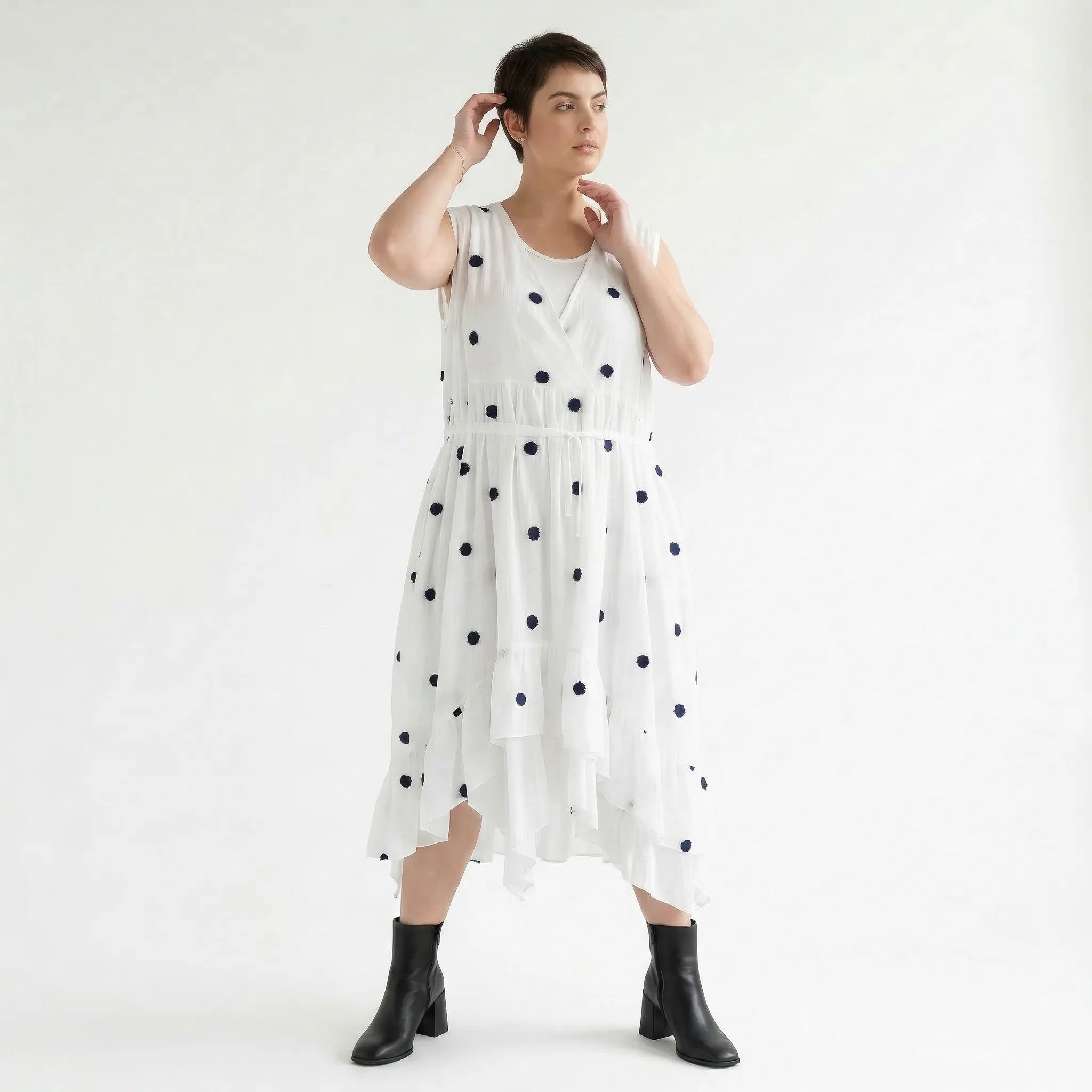 Baumwollkleid mit Punktstruktur Wickeloptik luftig A-Form AKH Premium Modeare modernes Sommerkleid Oversize Look