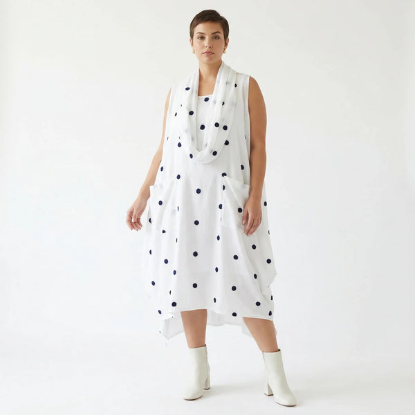 Oversize Ballon Kleid weiß schwarz gepunktet Baumwolle Lagenlook luftig AKH Premium Modeare Damenkleid avantgarde mit Taschen modern