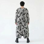 Oversize Kleid grau abstrakter Print Lagenlook Stretch AKH Premium Modeare modern weich bequem Damenmode große Größen Frankreich