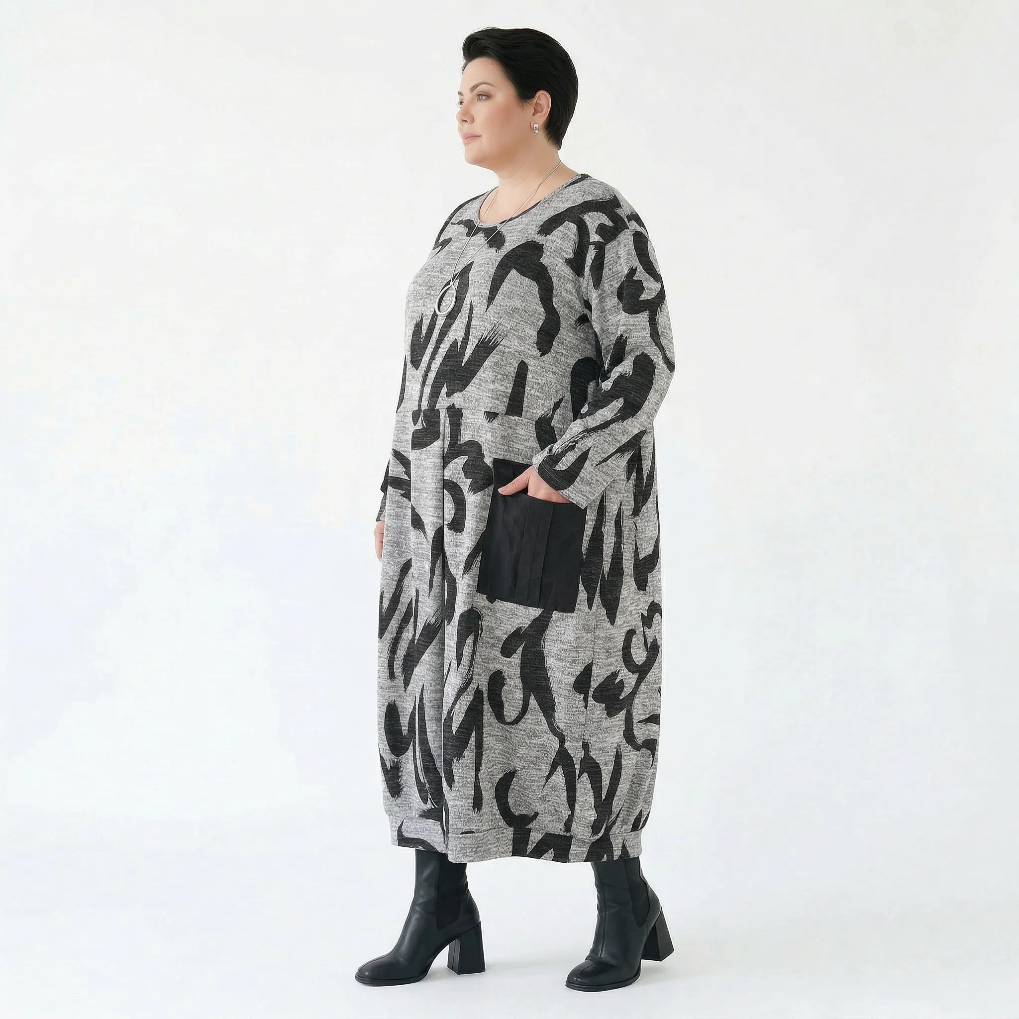 Oversize Kleid grau abstrakter Print Lagenlook Stretch AKH Premium Modeare modern weich bequem Damenmode große Größen Frankreich