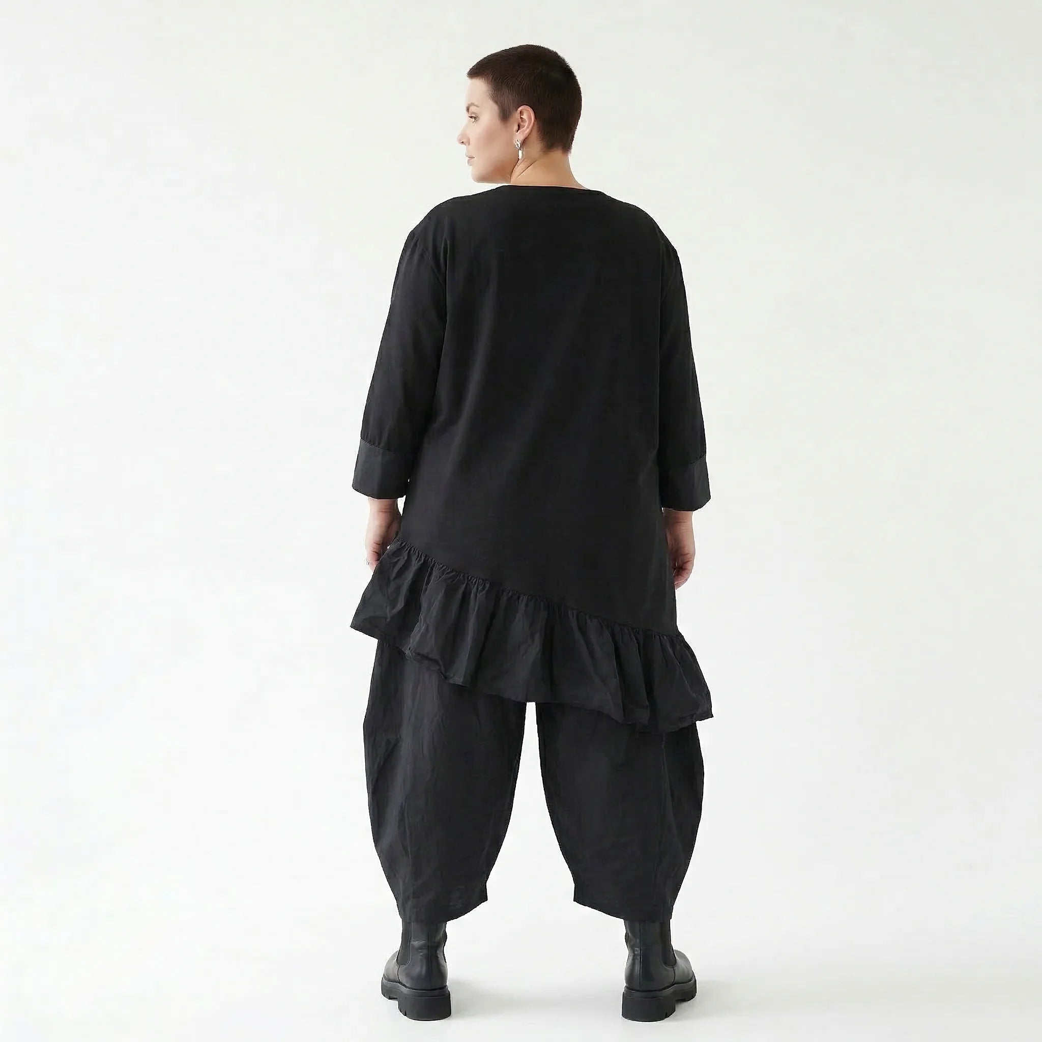 Asymmetrisches Oversize Shirt schwarz aus Jacquard und Memory Taft für Damenstyles von AKH Premium bei Modeare entdecken