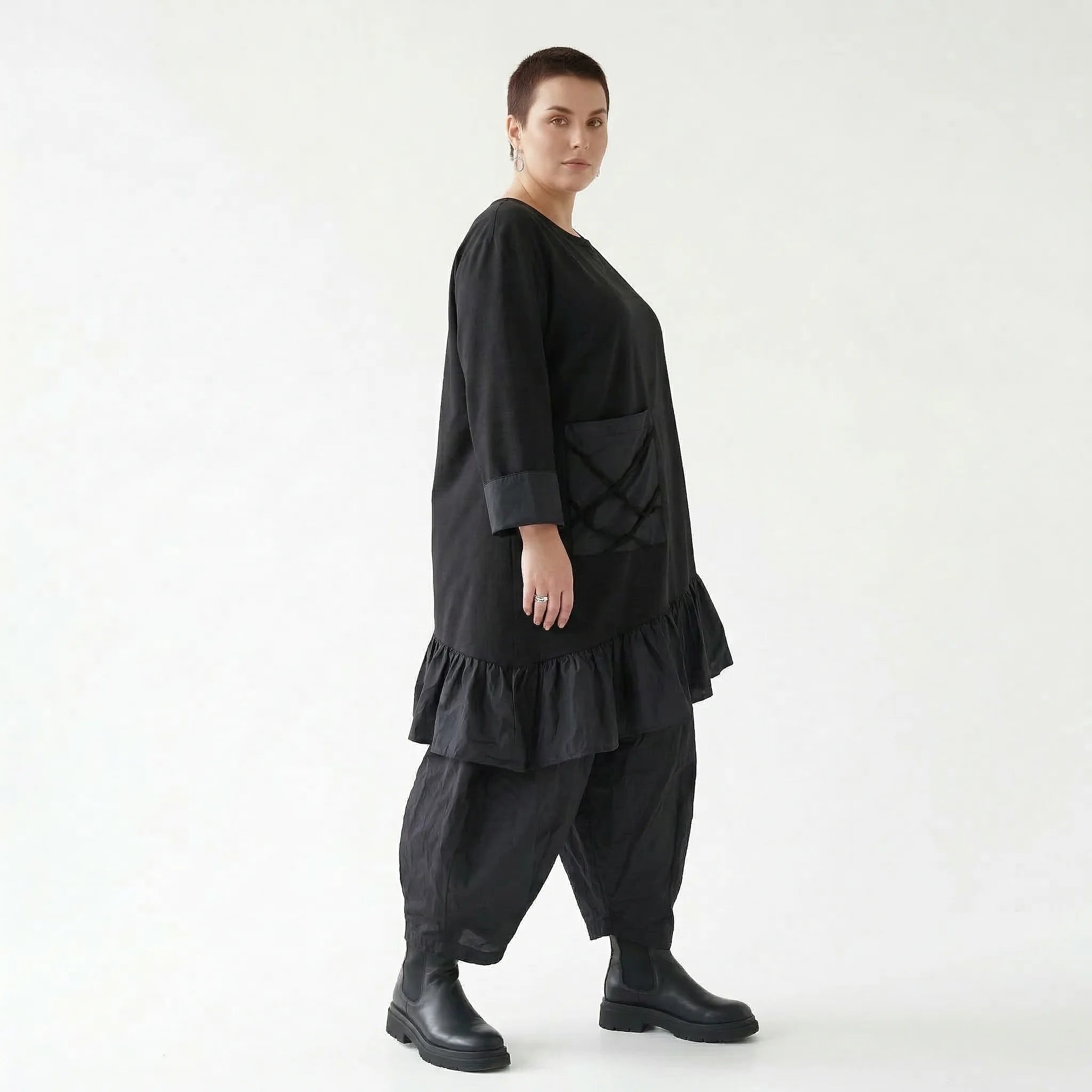 Asymmetrisches Oversize Shirt schwarz aus Jacquard und Memory Taft für Damenstyles von AKH Premium bei Modeare entdecken