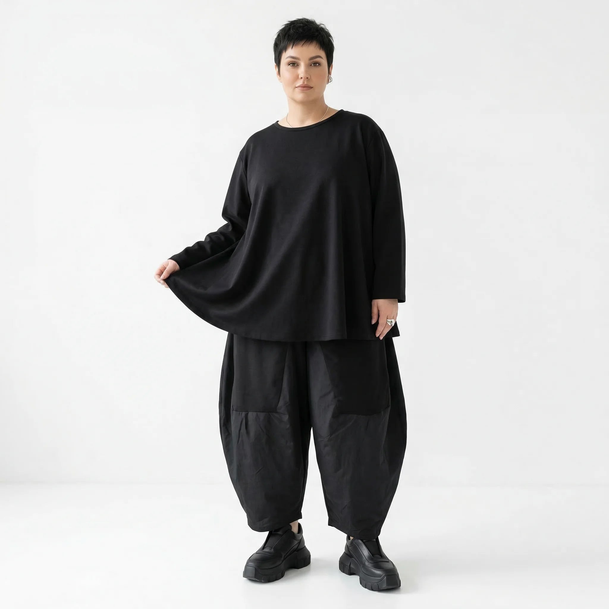 Milano Jersey Oversize Shirt mit Glocke in Schwarz von AKH Premium bei Modeare Lagenlook Damen Shirt elegant weich stretch