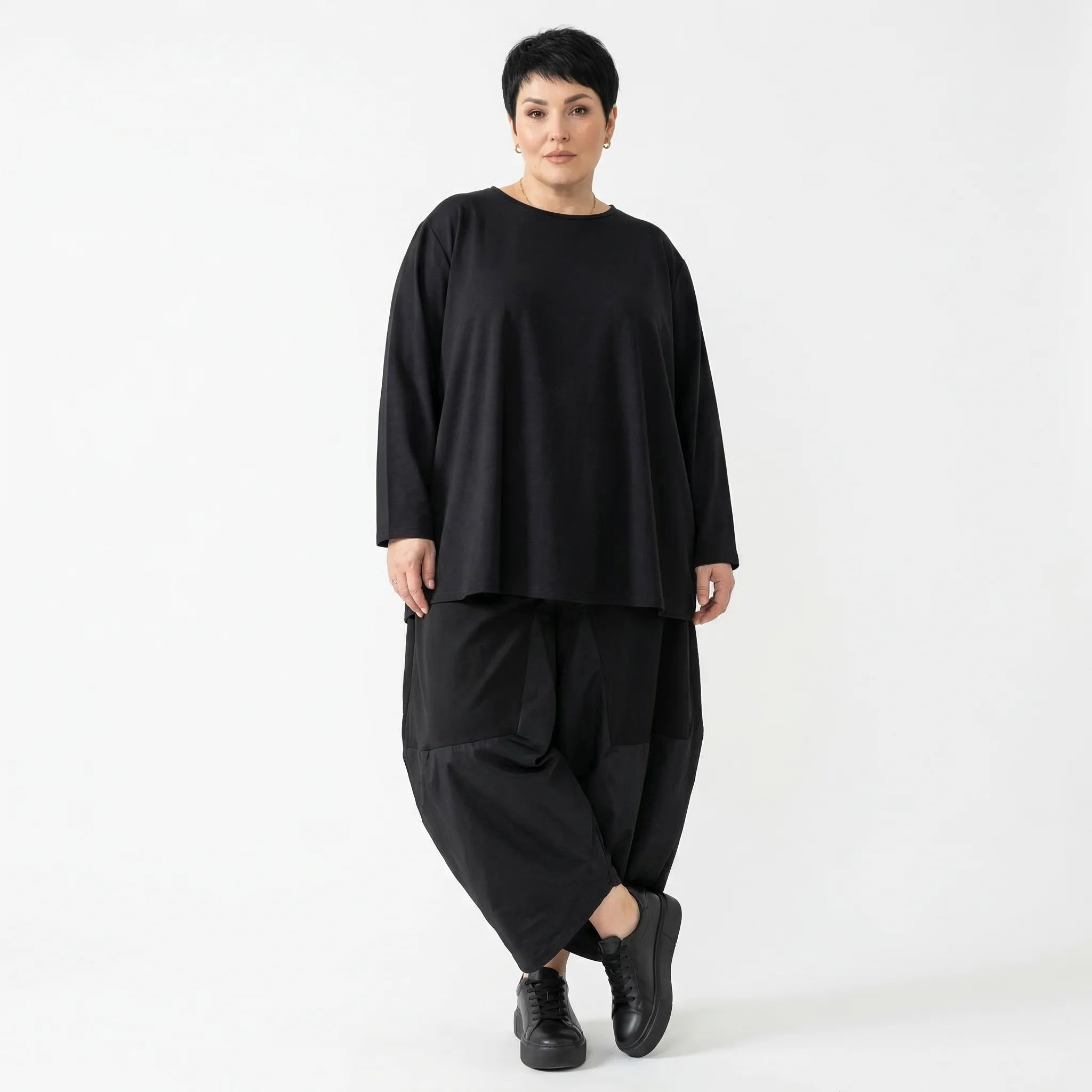 Milano Jersey Oversize Shirt mit Glocke in Schwarz von AKH Premium bei Modeare Lagenlook Damen Shirt elegant weich stretch