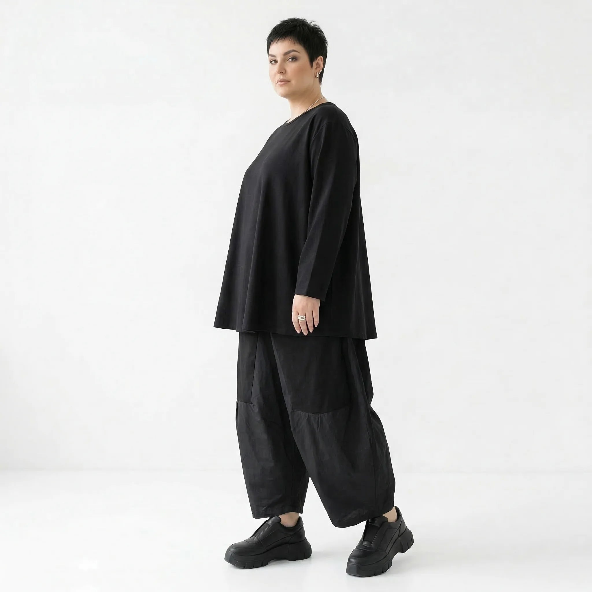 Milano Jersey Oversize Shirt mit Glocke in Schwarz von AKH Premium bei Modeare Lagenlook Damen Shirt elegant weich stretch