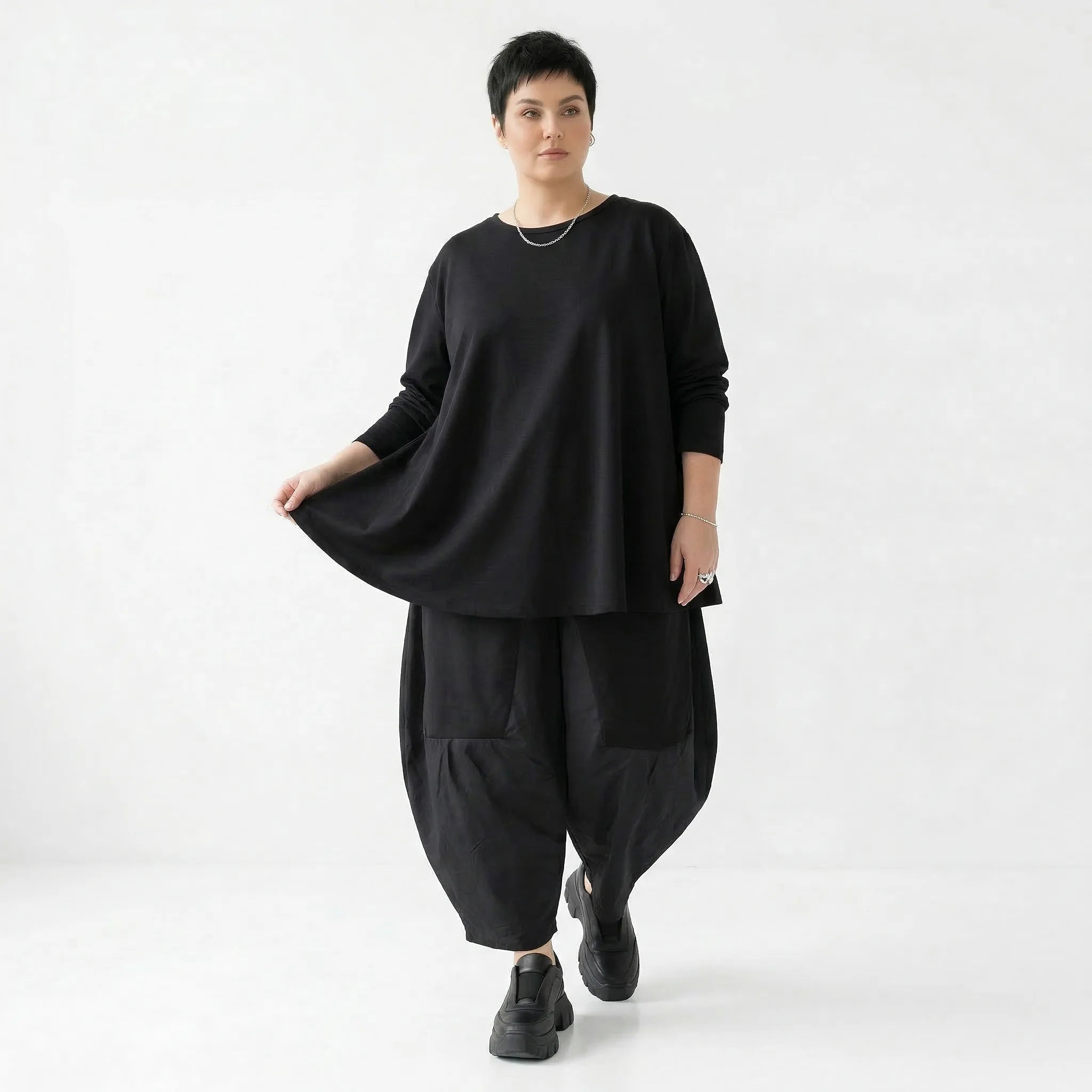 Milano Jersey Oversize Shirt mit Glocke in Schwarz von AKH Premium bei Modeare Lagenlook Damen Shirt elegant weich stretch