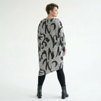 Oversize Tunika grau asymmetrisch abstrakter Print stretch AKH Premium Modeare Lagenlook Damen weich warm Übergang modern Style