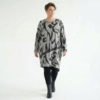 Oversize Tunika grau asymmetrisch abstrakter Print stretch AKH Premium Modeare Lagenlook Damen weich warm Übergang modern Style