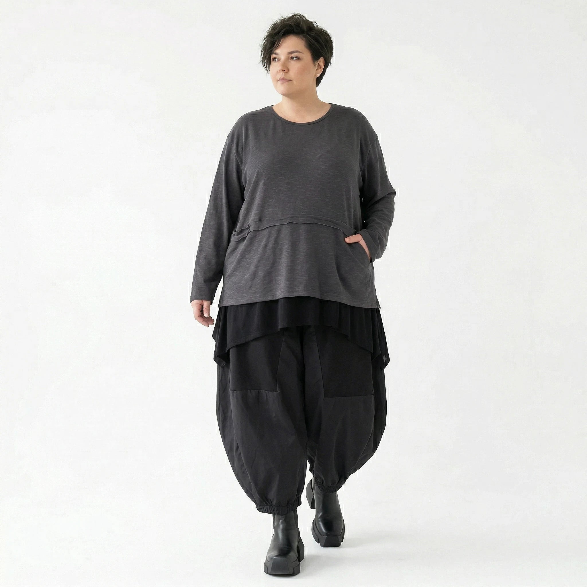 Oversize Feinstrick Shirt Damen anthrazit mit Taschen und Fransen Detail AKH Premium Modeare Lagenlook weich stretch Übergang