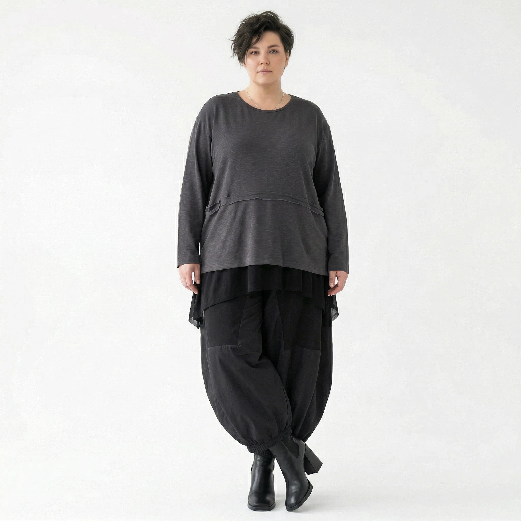Oversize Feinstrick Shirt Damen anthrazit mit Taschen und Fransen Detail AKH Premium Modeare Lagenlook weich stretch Übergang