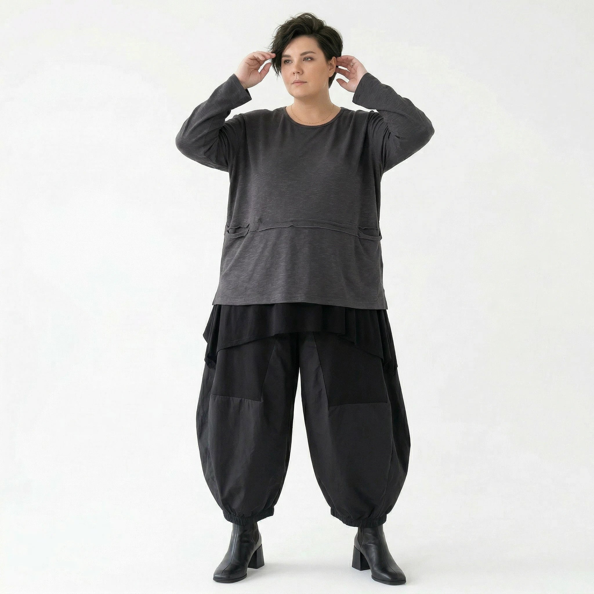 Oversize Feinstrick Shirt Damen anthrazit mit Taschen und Fransen Detail AKH Premium Modeare Lagenlook weich stretch Übergang