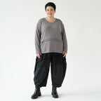 Oversize Shirt Damen taupe grau Feinstrick mit Taschen und Fransen Naht AKH Premium Modeare weich stretch Lagenlook modern