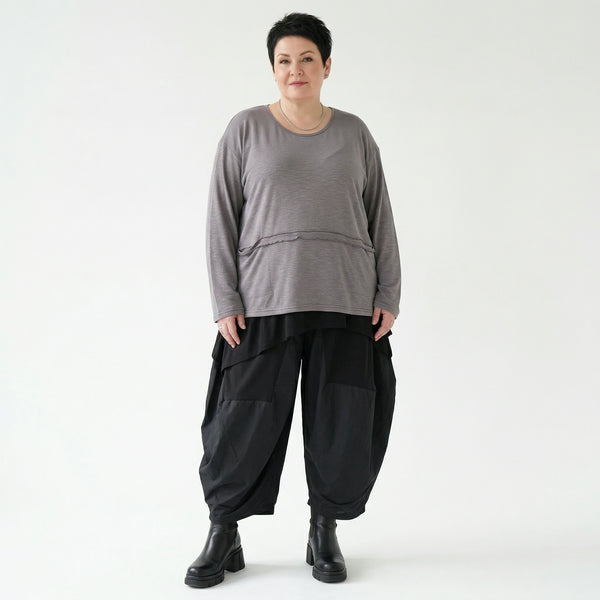 Oversize Shirt Damen taupe grau Feinstrick mit Taschen und Fransen Naht AKH Premium Modeare weich stretch Lagenlook modern