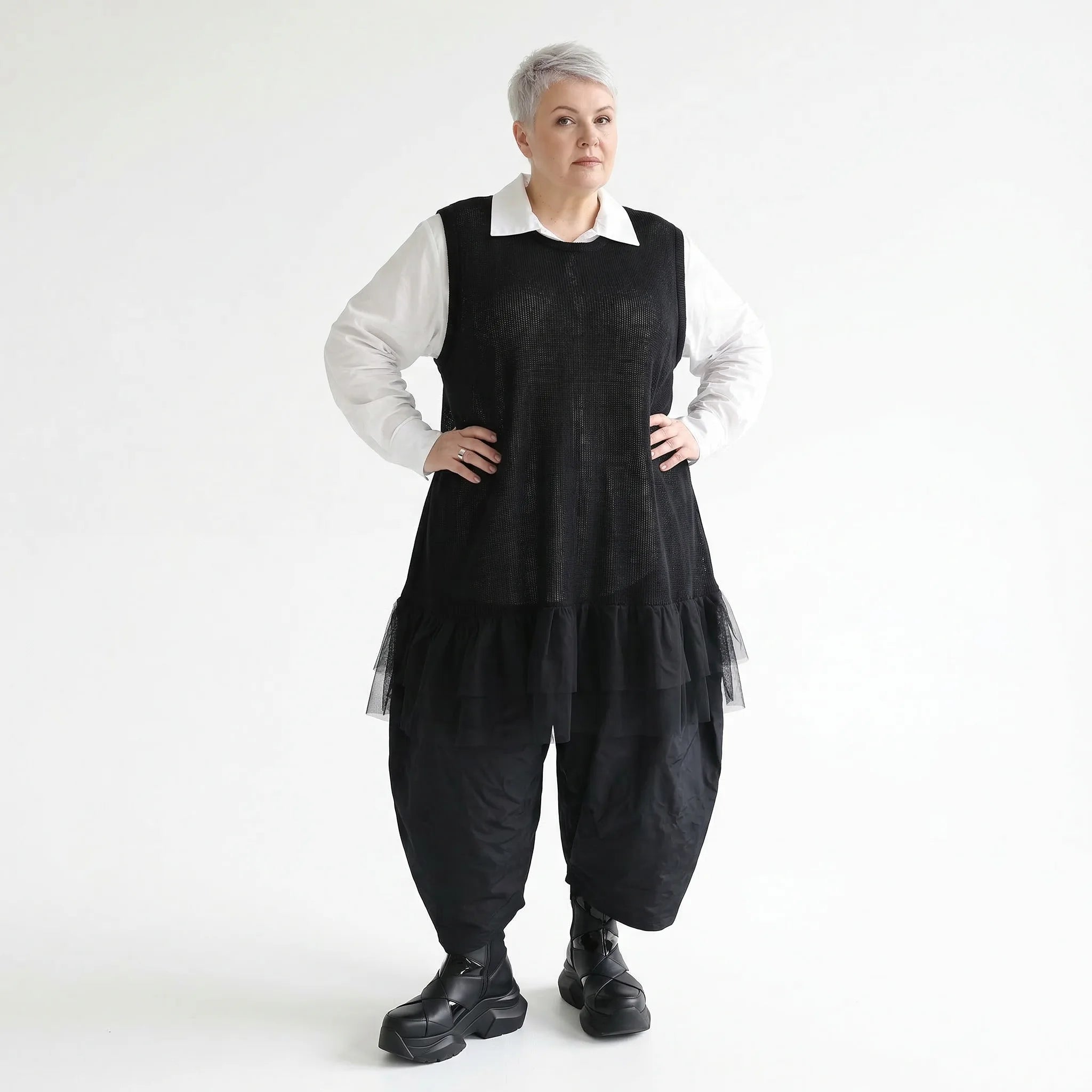Oversize Strick Tunika mit Tüllsaum aus Baumwolle AKH Premium bei Modeare A Form Lagenlook Damenmode in Schwarz
