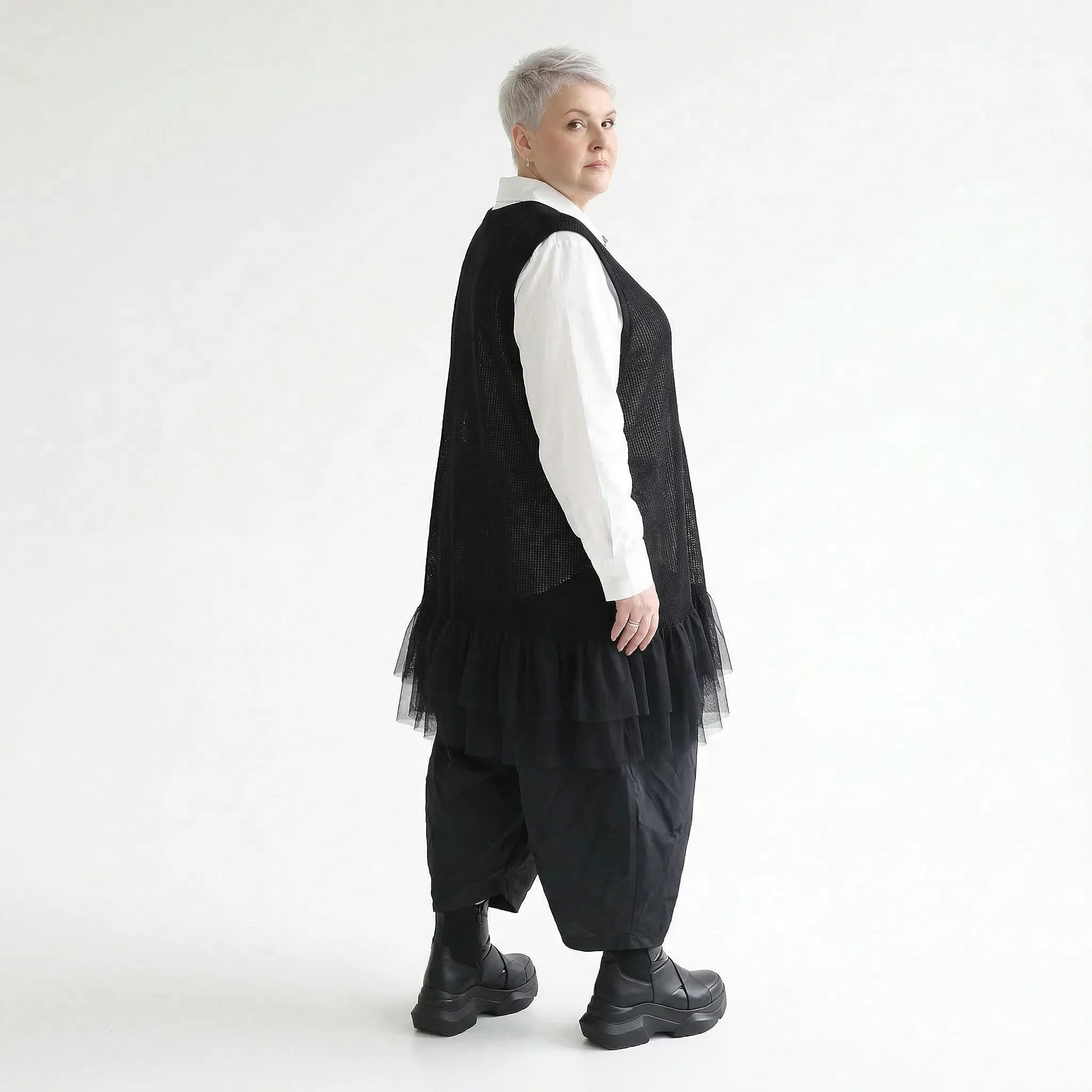 Oversize Strick Tunika mit Tüllsaum aus Baumwolle AKH Premium bei Modeare A Form Lagenlook Damenmode in Schwarz