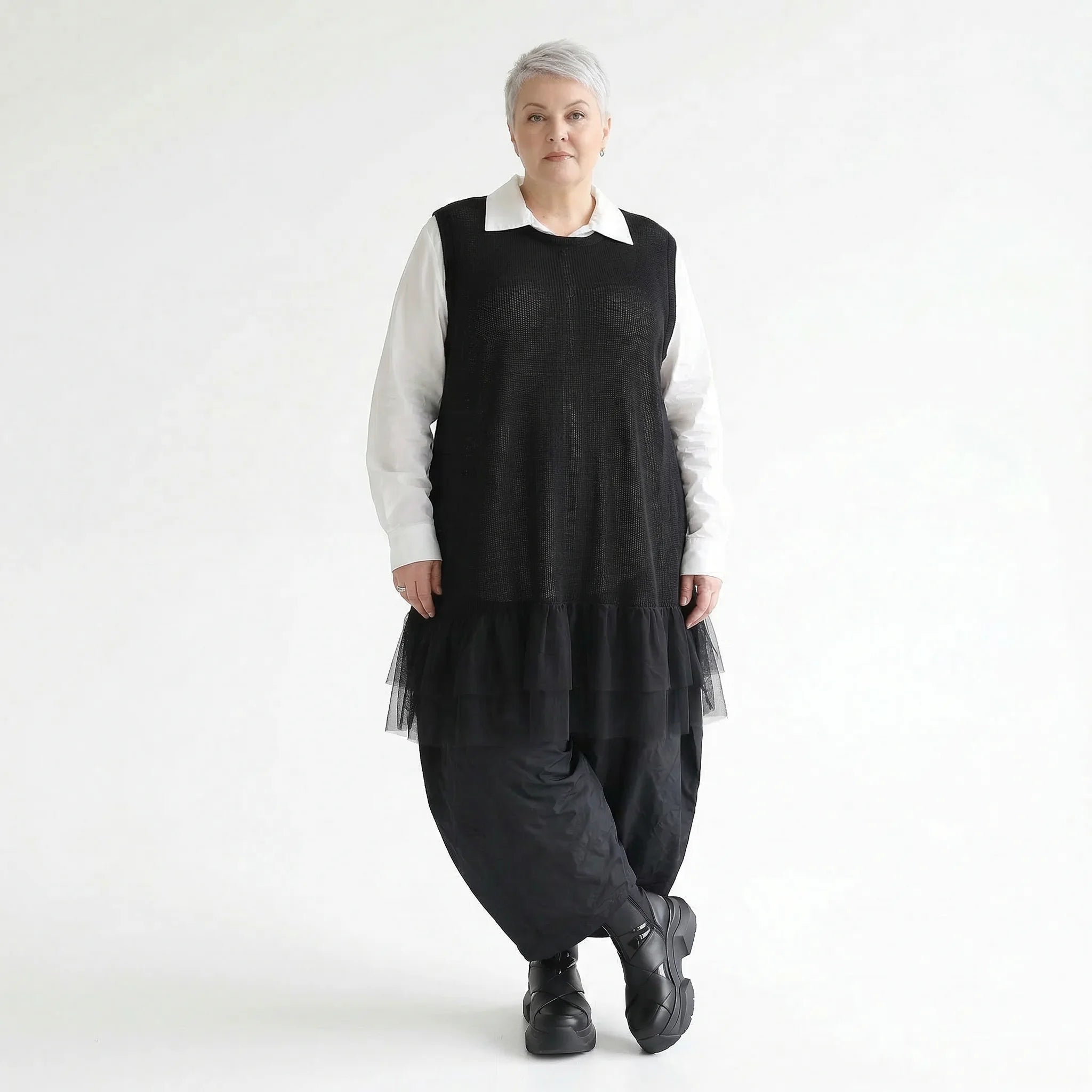 Oversize Strick Tunika mit Tüllsaum aus Baumwolle AKH Premium bei Modeare A Form Lagenlook Damenmode in Schwarz