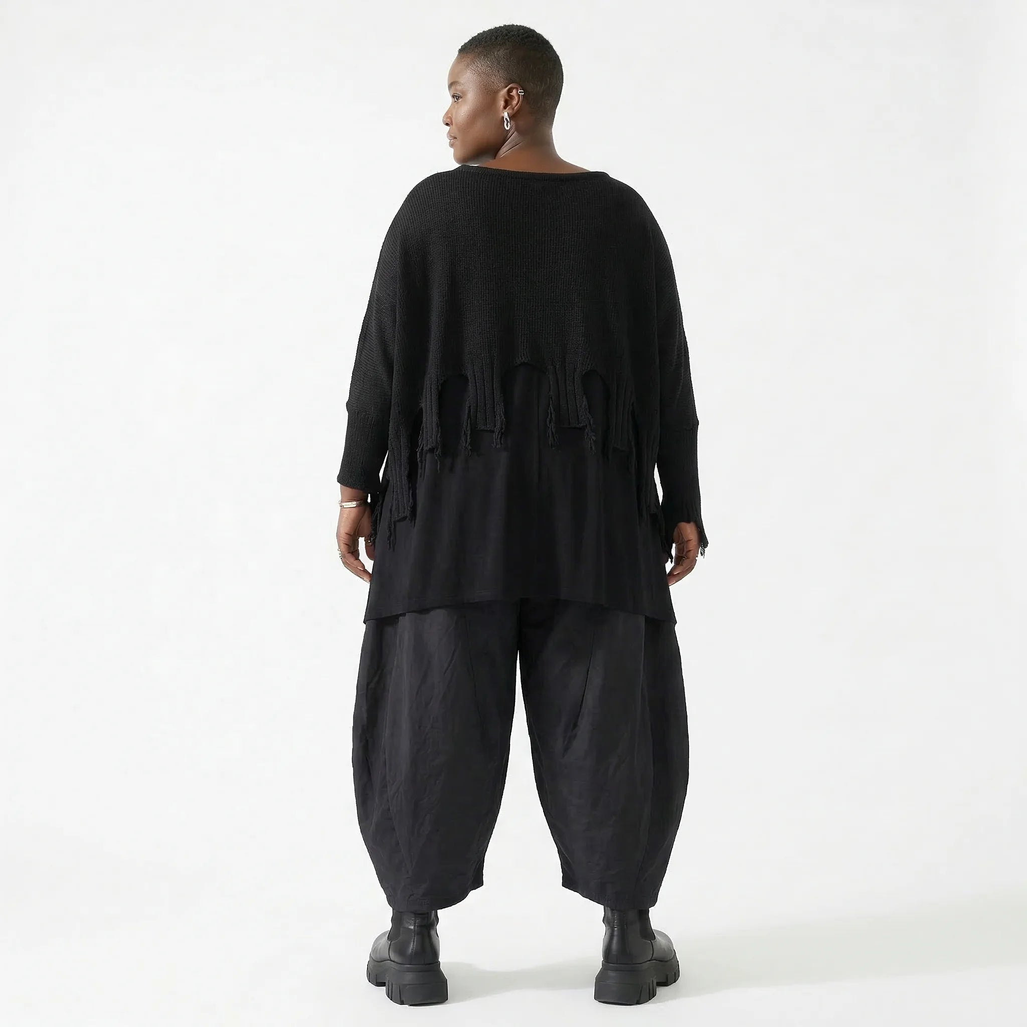 Oversize Strick Überwurf aus Baumwolle mit Destroyed Optik von AKH Premium bei Modeare Lagenlook Damen Pullover Schwarz