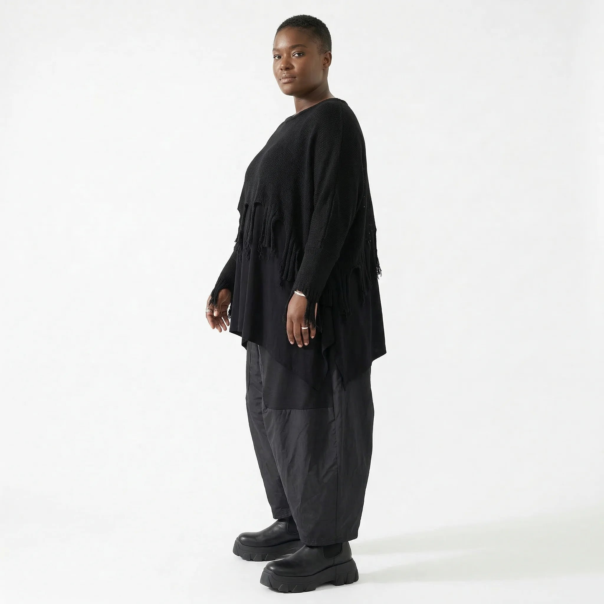Oversize Strick Überwurf aus Baumwolle mit Destroyed Optik von AKH Premium bei Modeare Lagenlook Damen Pullover Schwarz